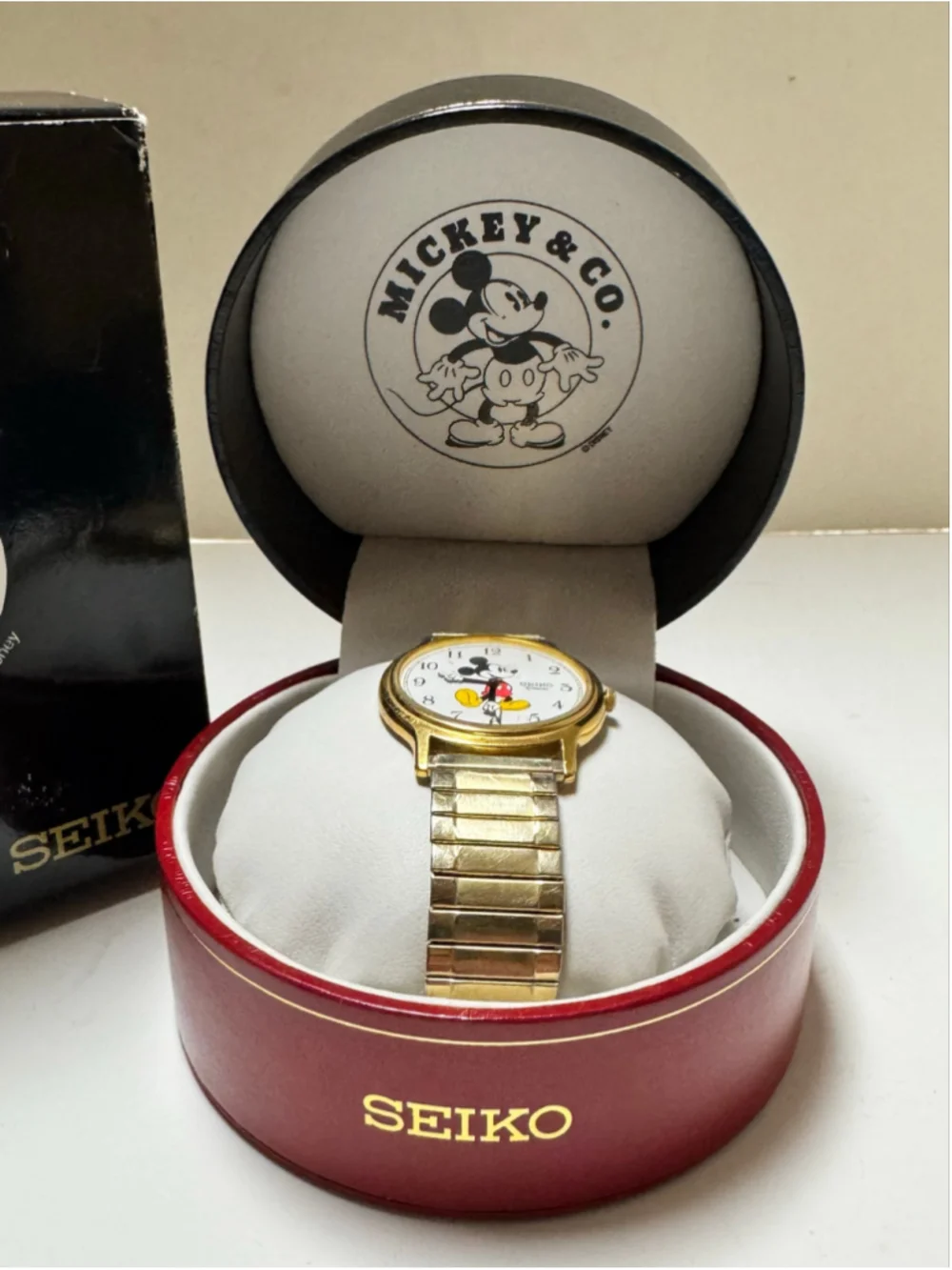 Men's 1995 Seiko Mickey & Co. Disney Watch V700-8A10 with Case, Box & Papers